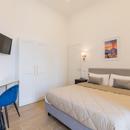 Blu Parthenope Suites เนเปิลส์ ภายนอก รูปภาพ