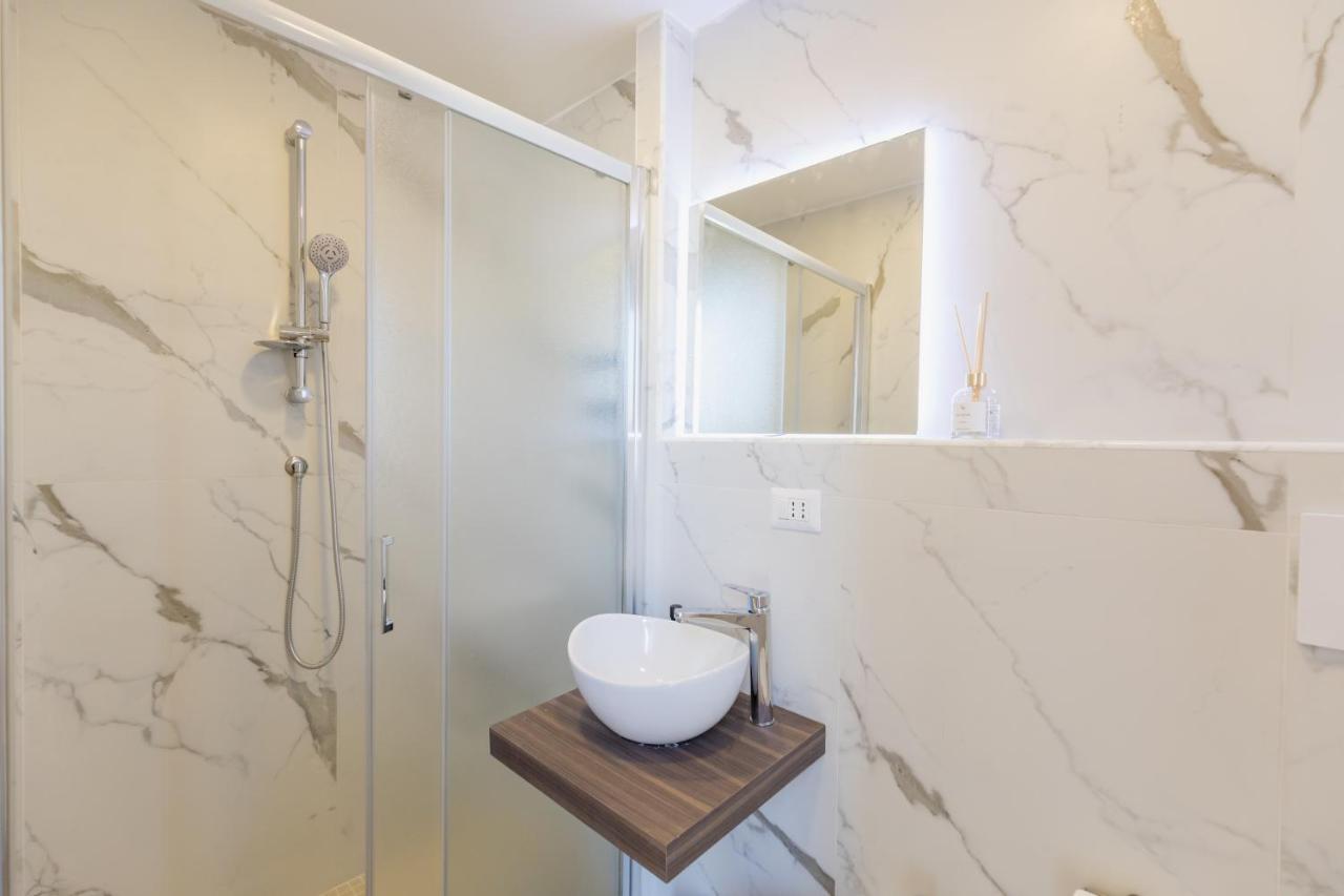 Blu Parthenope Suites เนเปิลส์ ภายนอก รูปภาพ
