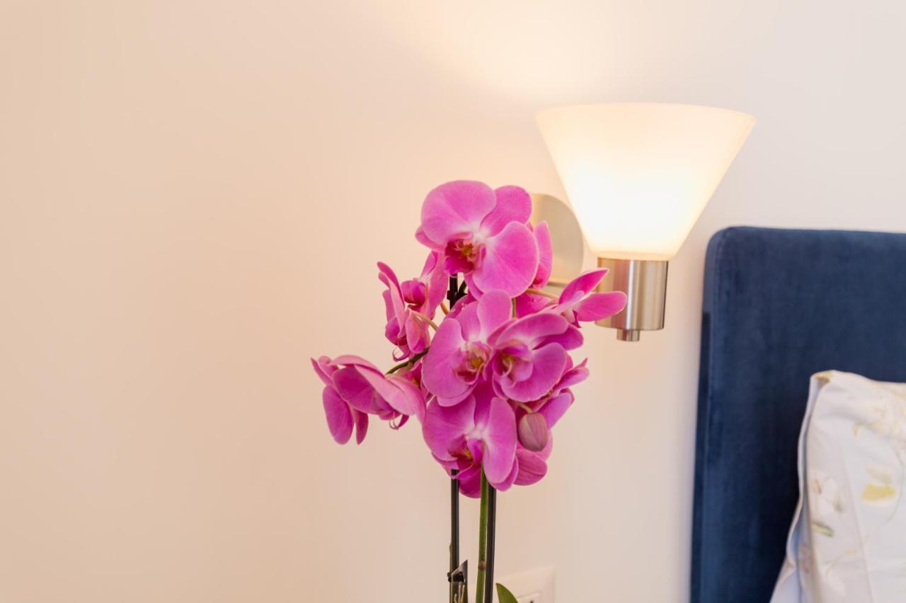 Blu Parthenope Suites เนเปิลส์ ภายนอก รูปภาพ
