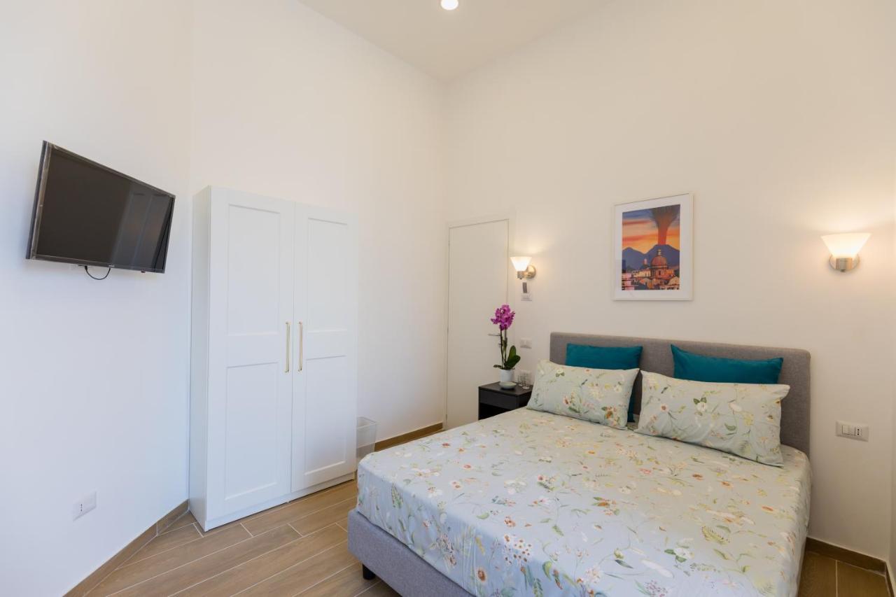 Blu Parthenope Suites เนเปิลส์ ภายนอก รูปภาพ