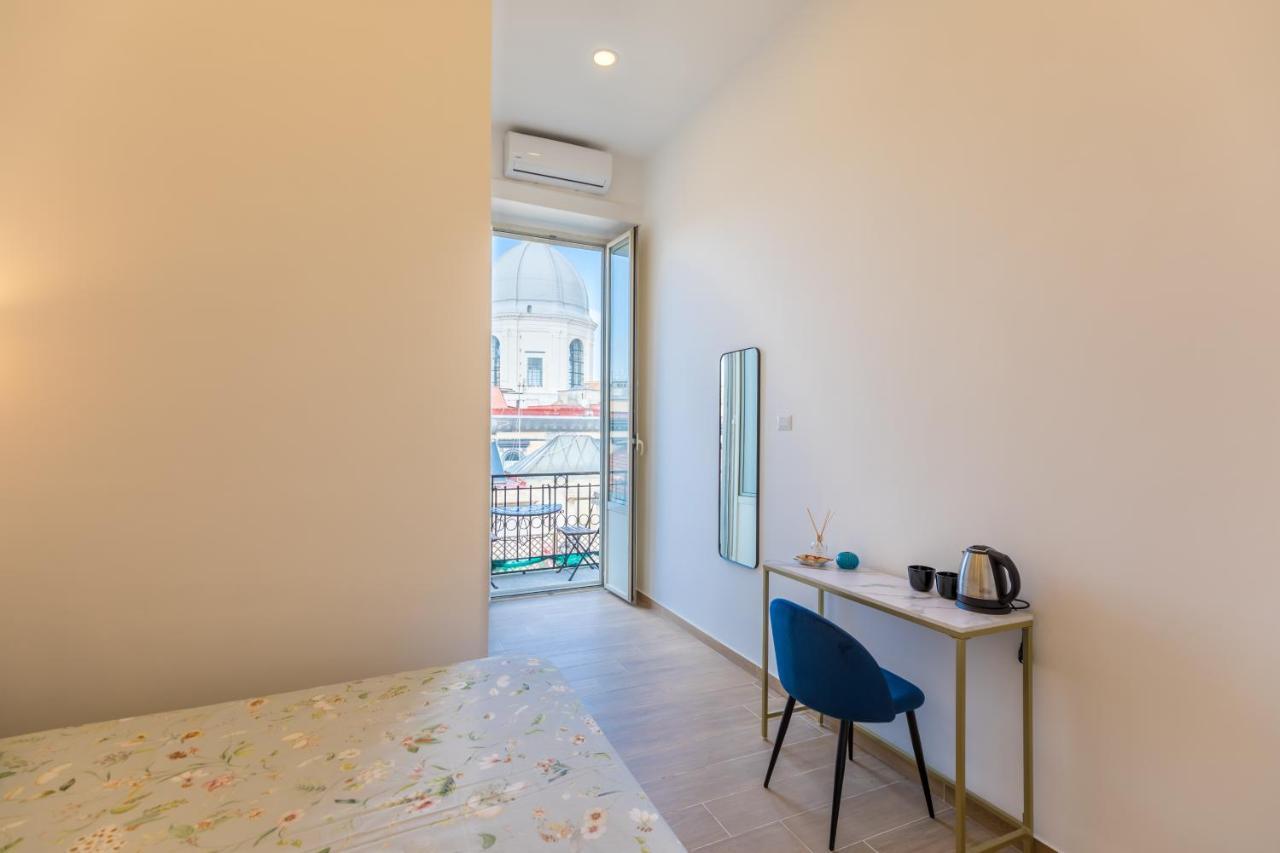Blu Parthenope Suites เนเปิลส์ ภายนอก รูปภาพ