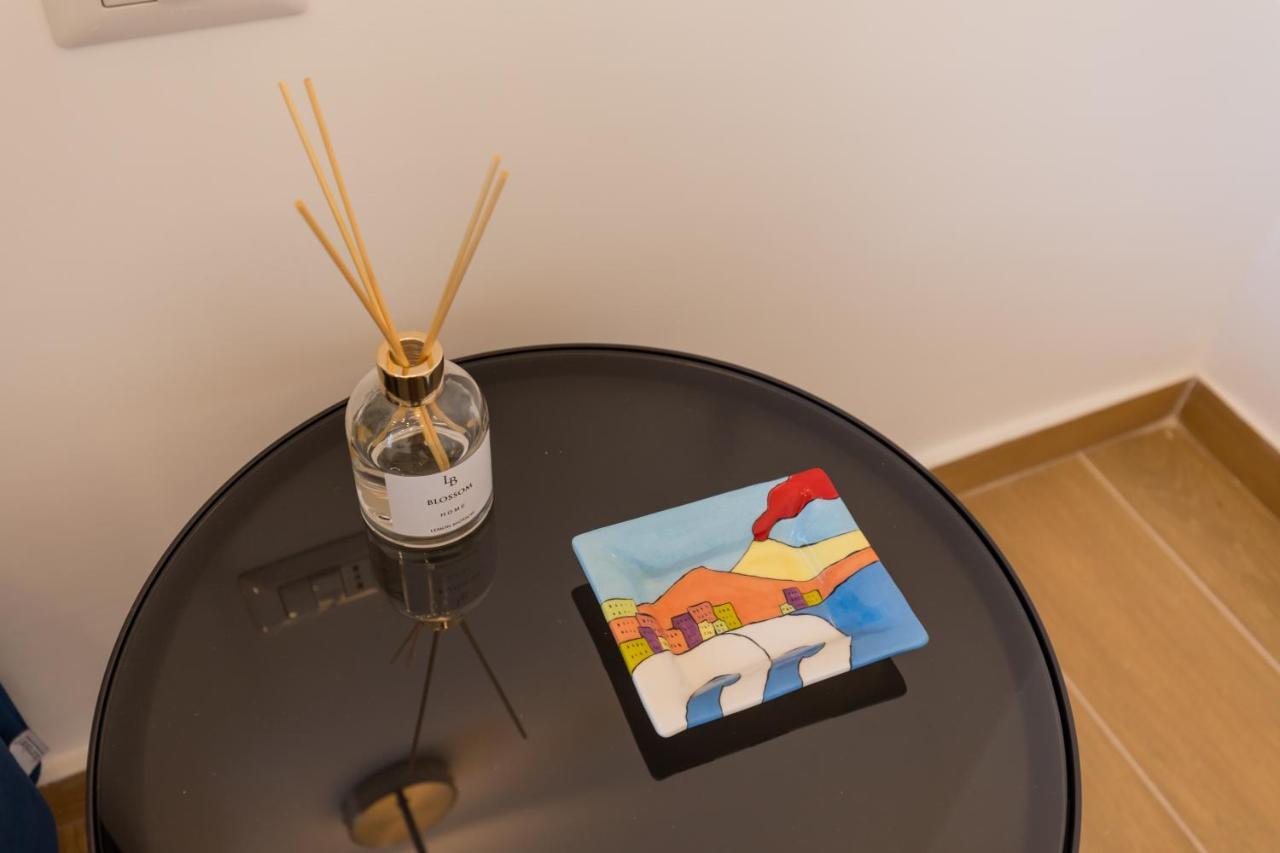 Blu Parthenope Suites เนเปิลส์ ภายนอก รูปภาพ