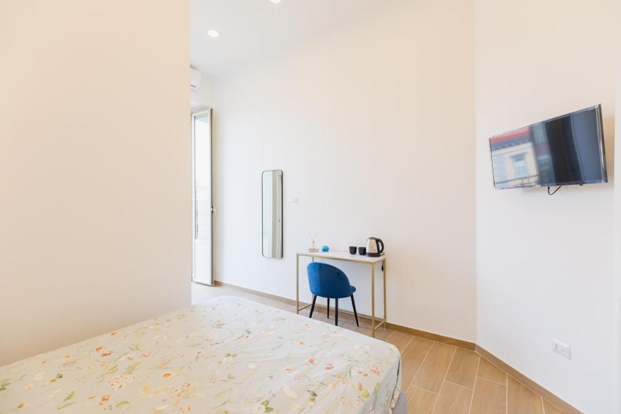 Blu Parthenope Suites เนเปิลส์ ภายนอก รูปภาพ
