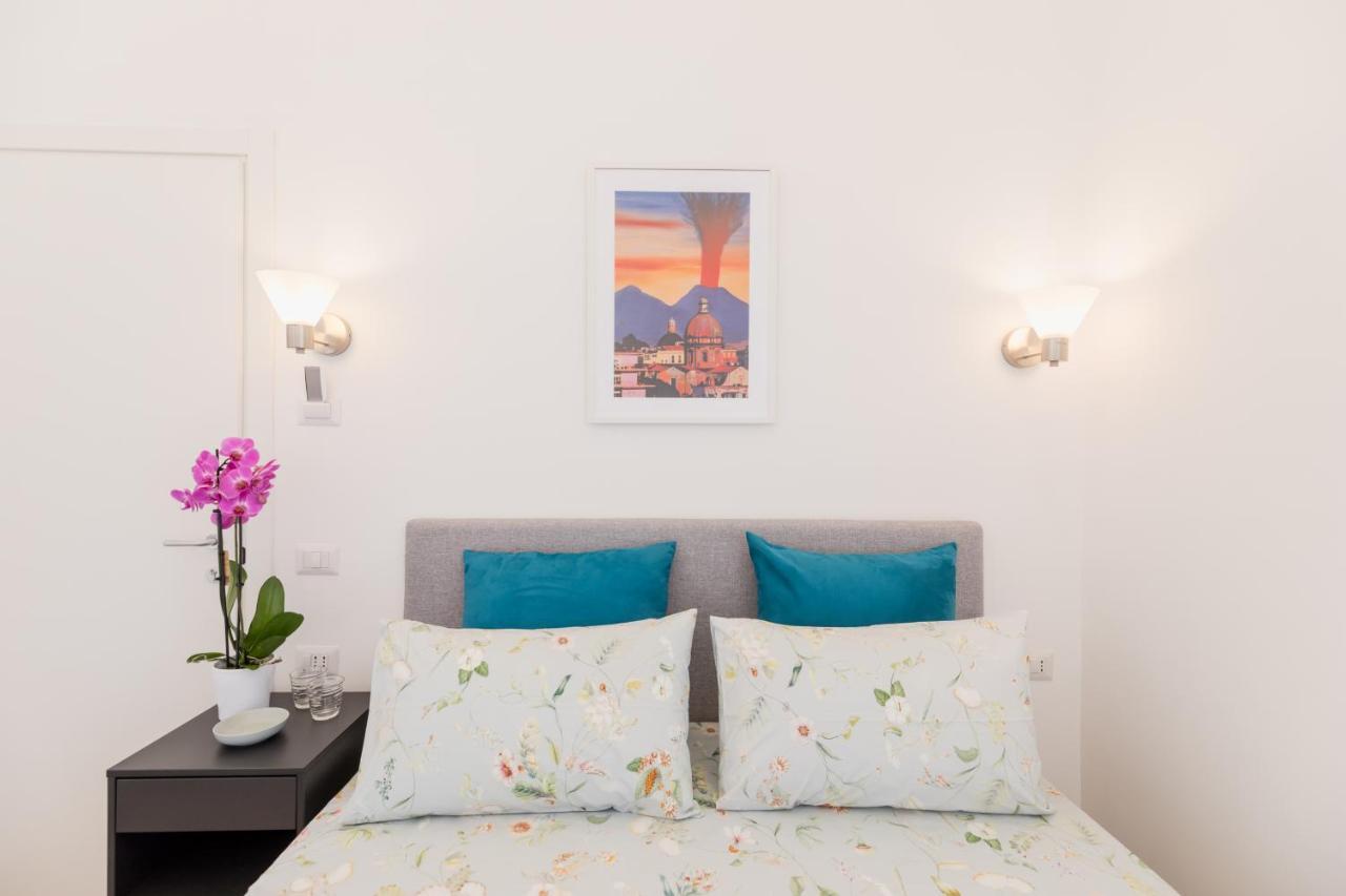 Blu Parthenope Suites เนเปิลส์ ภายนอก รูปภาพ