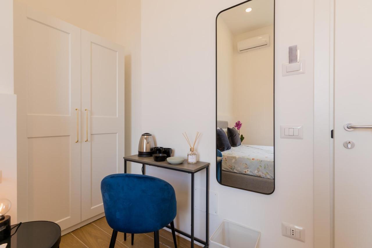 Blu Parthenope Suites เนเปิลส์ ภายนอก รูปภาพ