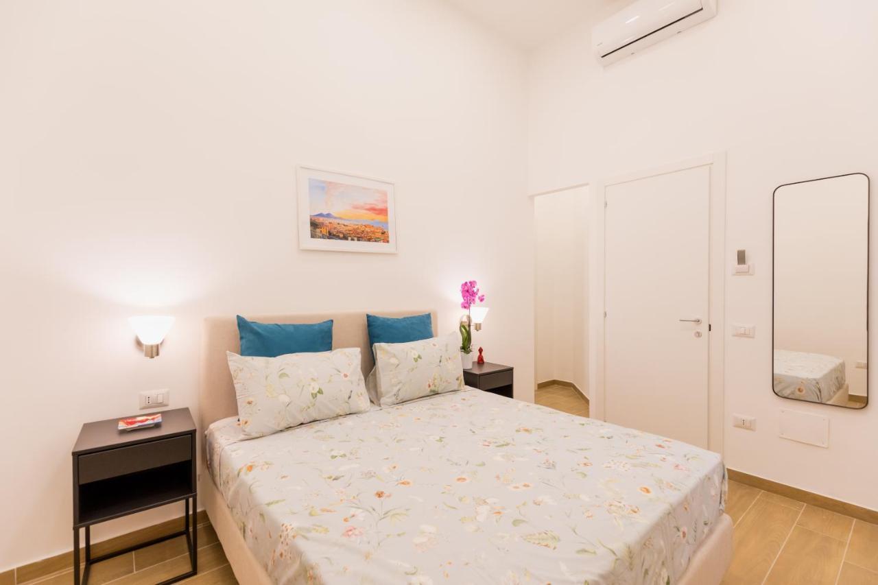 Blu Parthenope Suites เนเปิลส์ ภายนอก รูปภาพ