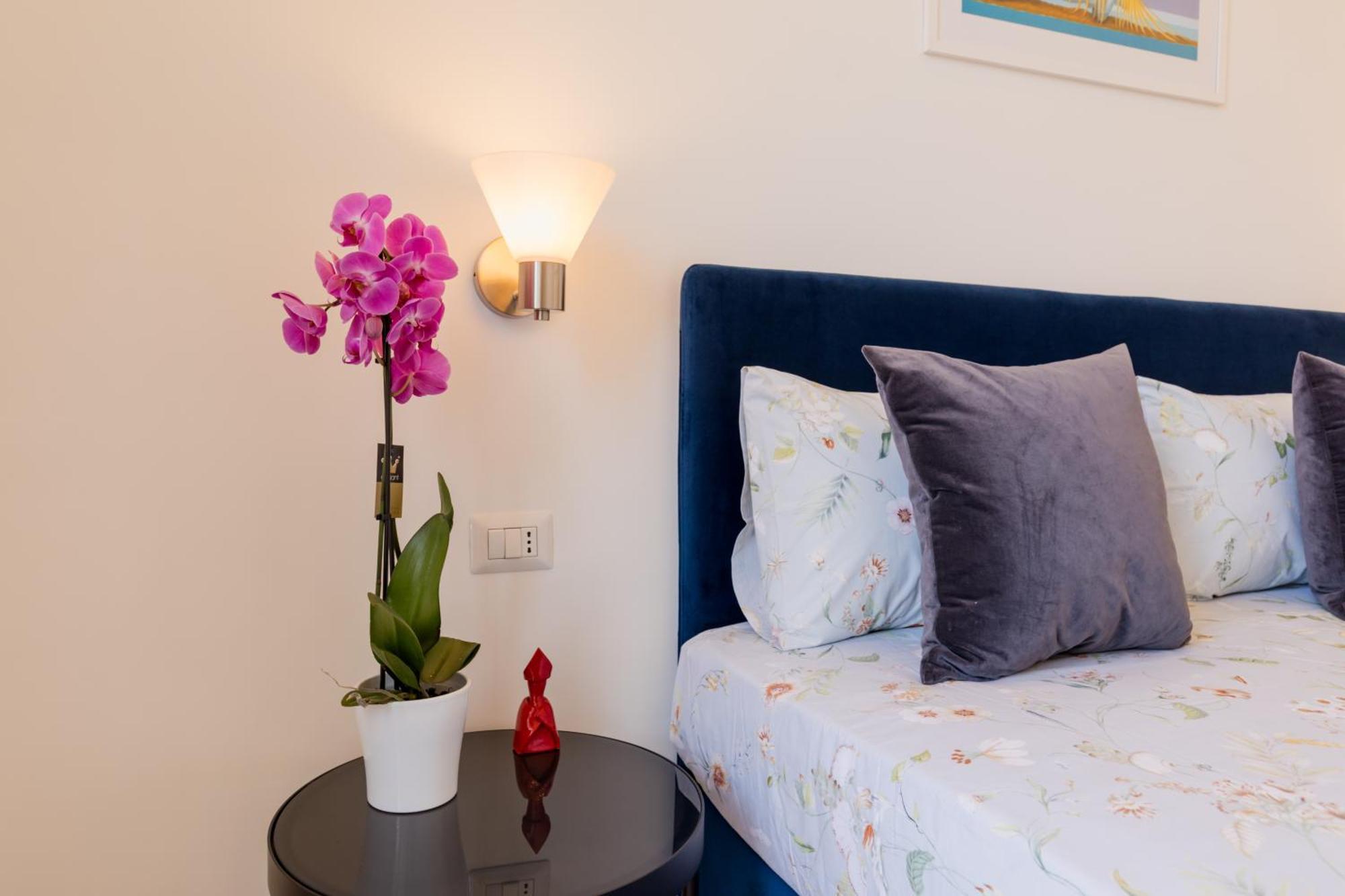 Blu Parthenope Suites เนเปิลส์ ภายนอก รูปภาพ