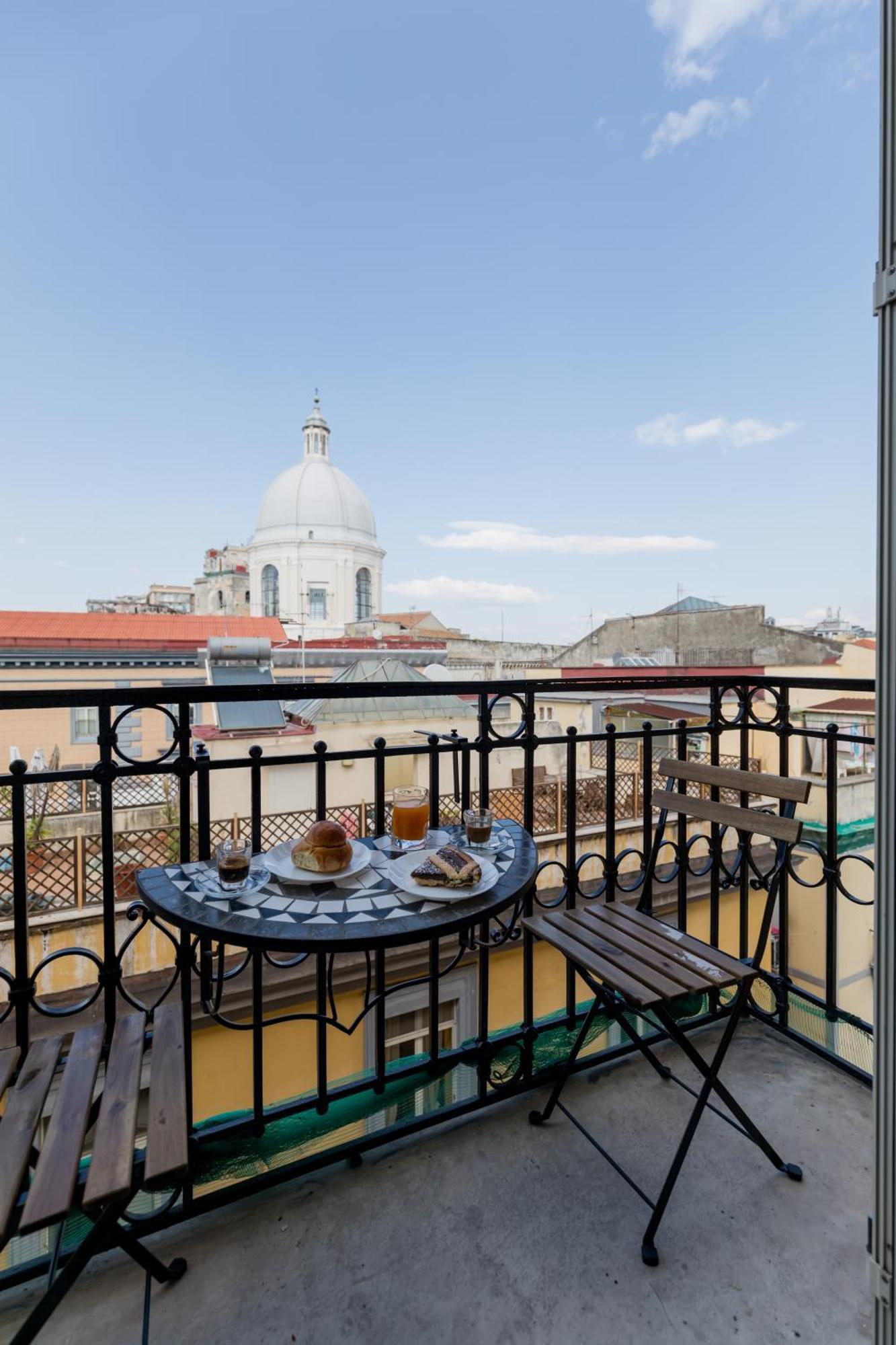 Blu Parthenope Suites เนเปิลส์ ภายนอก รูปภาพ