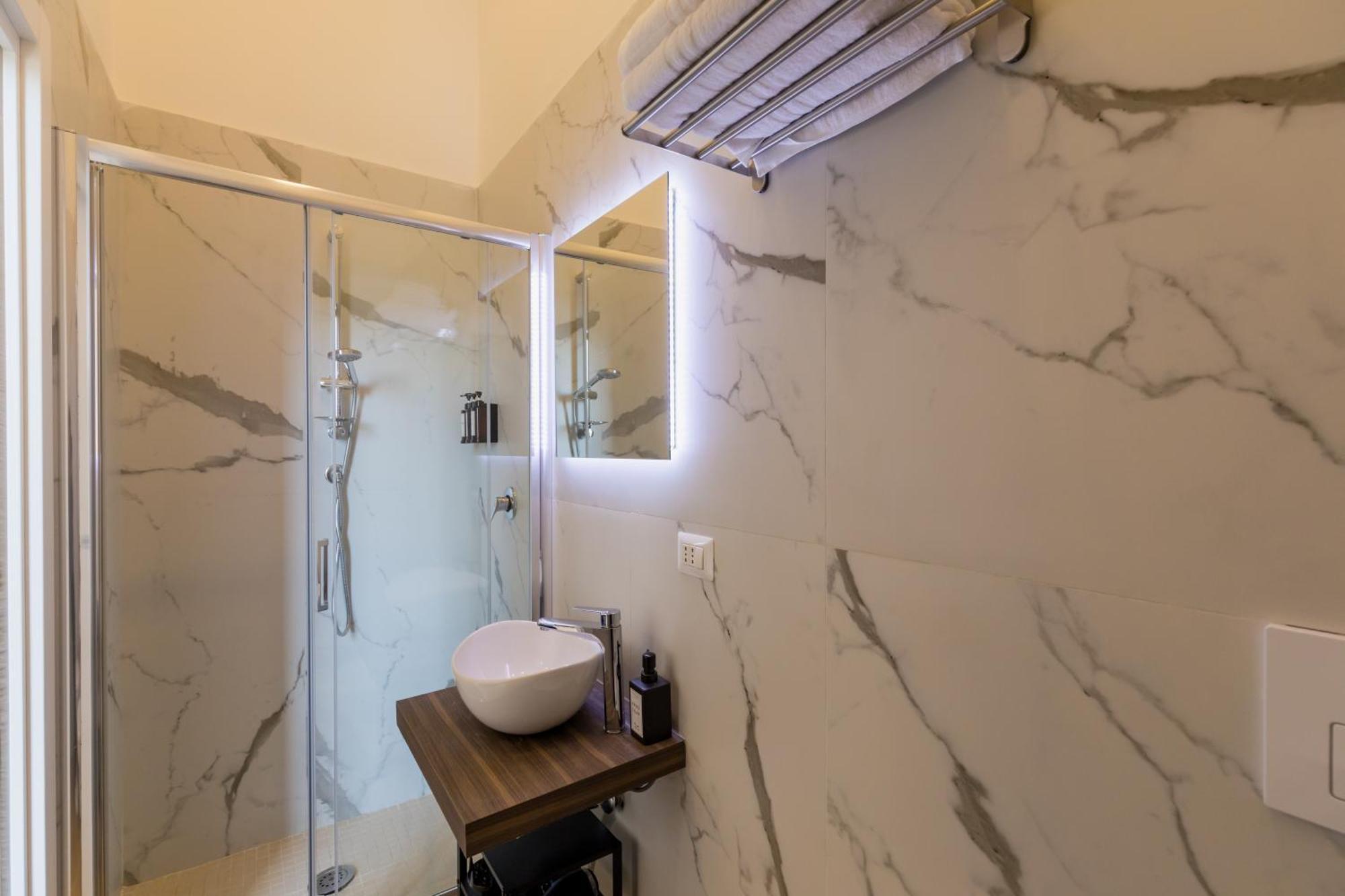 Blu Parthenope Suites เนเปิลส์ ภายนอก รูปภาพ